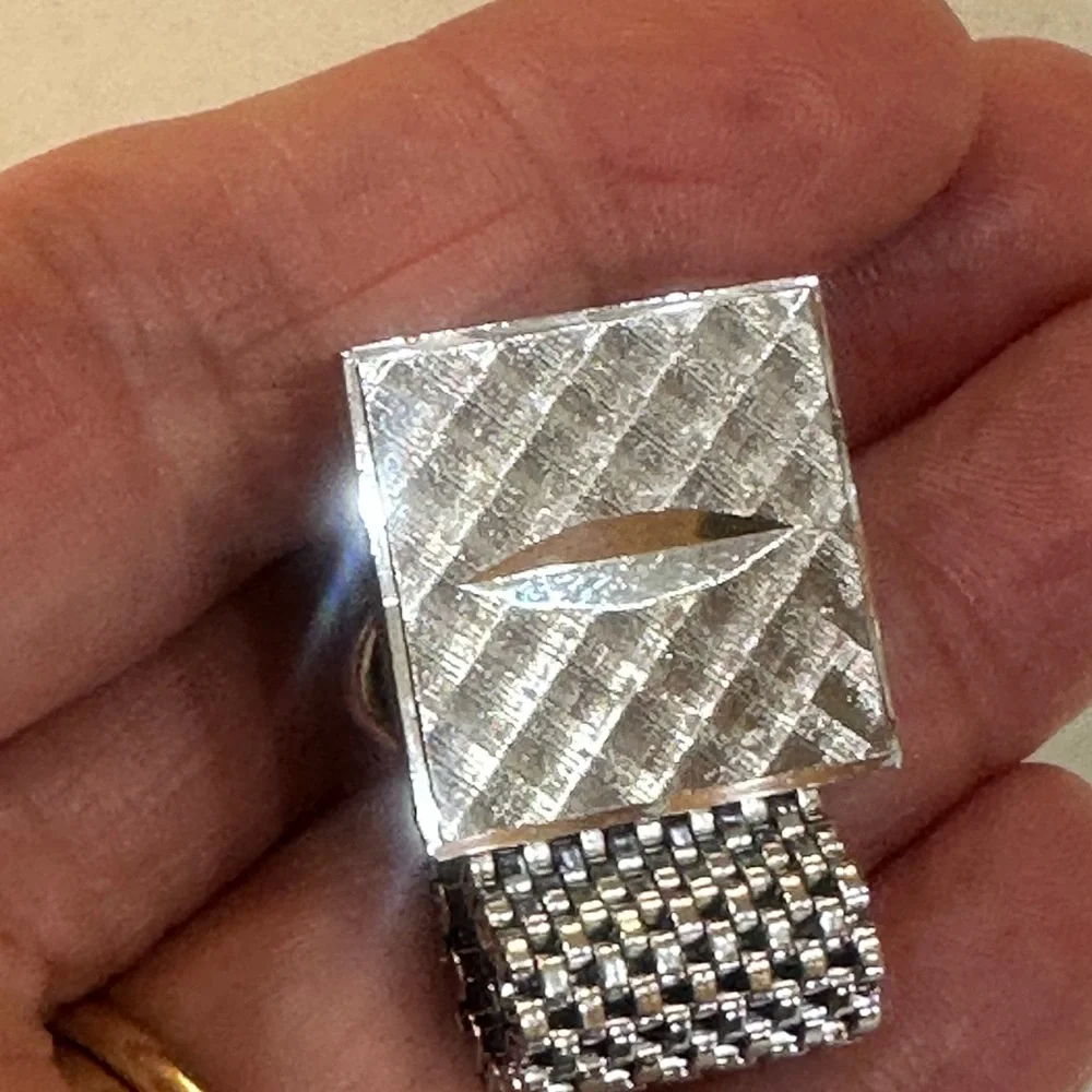 Vintage Non-Magnetic Silver Tone Wrap Around Mesh Cufflinks - MCM